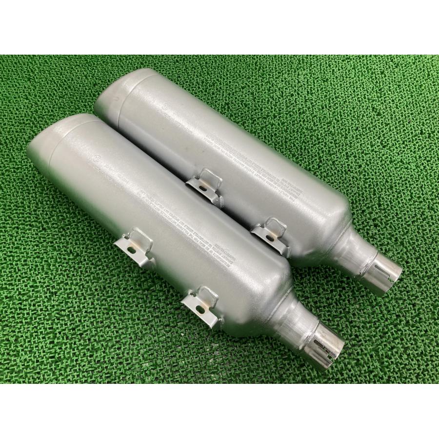 FXFB1750 サイレンサーマフラー 64900720 ハーレー 純正 バイク 部品 ソフテイル ファットボブ コケキズ無し 品薄 【中古】 31 FXFB1750 サイレンサーマフラー 64900720 ハーレー 純正 中古 バイク