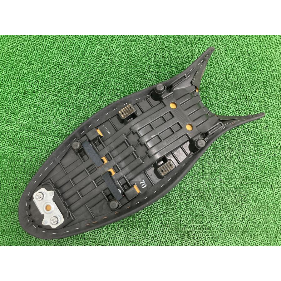 スズキ（SUZUKI） グラディウス400 シート 44H 純正 中古 バイク 部品