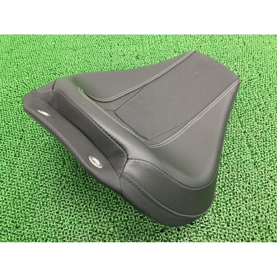 FXBRS1870 シート 52000262L ハーレー 純正 中古 バイク 部品 美品 5HD1YHKF8KB042*** 破れ無し 修復素材に カスタム素材に 車検 Genuine 65 FXBRS1870 フロントシート 52000262L ハーレー 純正 中古 バイク 部品
