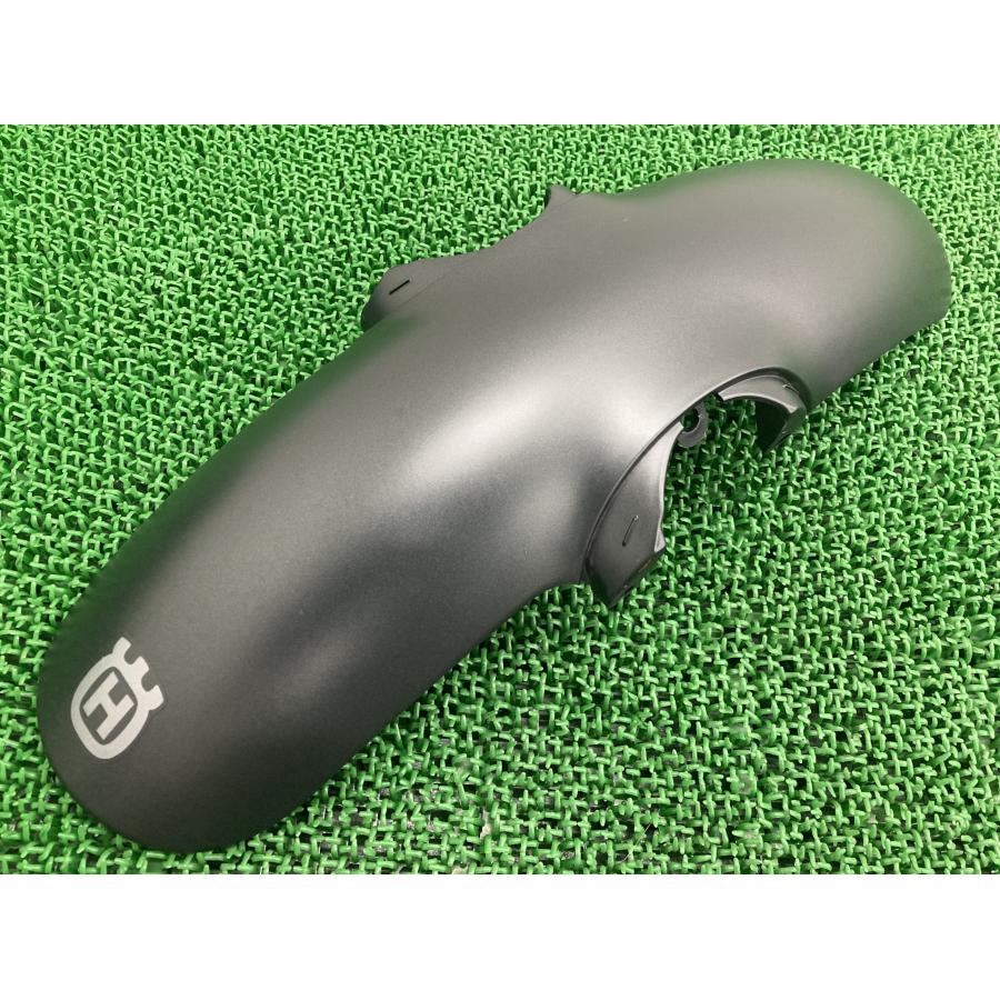 スヴァルトピレン401 フロントフェンダー ガンM JU181431 ハスクバーナ