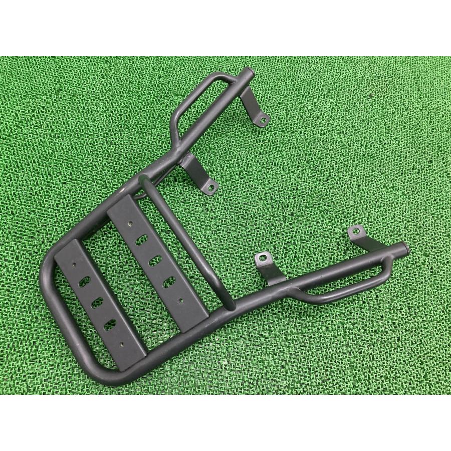 ADV150 リアキャリア ホンダ 純正 バイク 部品 KF38 オプション タンデムグリップ一体型 曲がり無し 品薄 希少品 【中古】 53 ホンダ（HONDA） ADV150 リアキャリア 純正 中古 バイク 部品 KF38