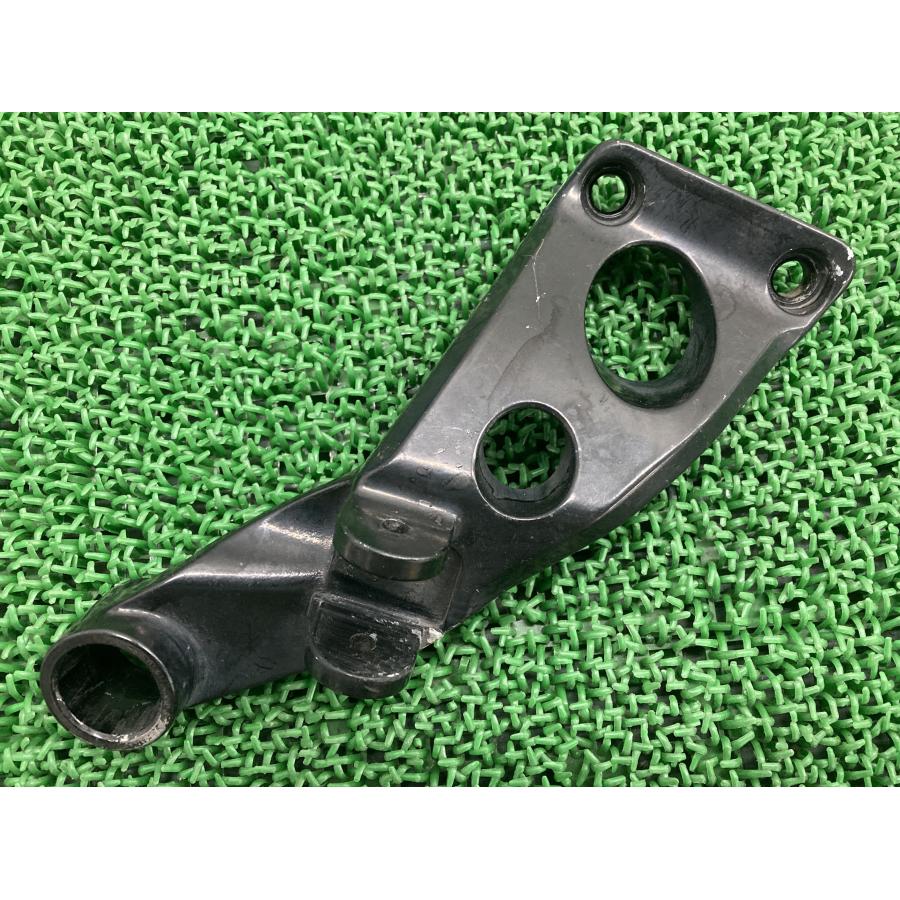 ZRX1200R タンデムステップホルダー 右 1188 カワサキ 純正 ZRT20A ペイント素材に マフラーステー 曲がり無し 品薄 【中古】 55 カワサキ（Kawasaki） ZRX1200R タンデムステップホルダー 右 1188