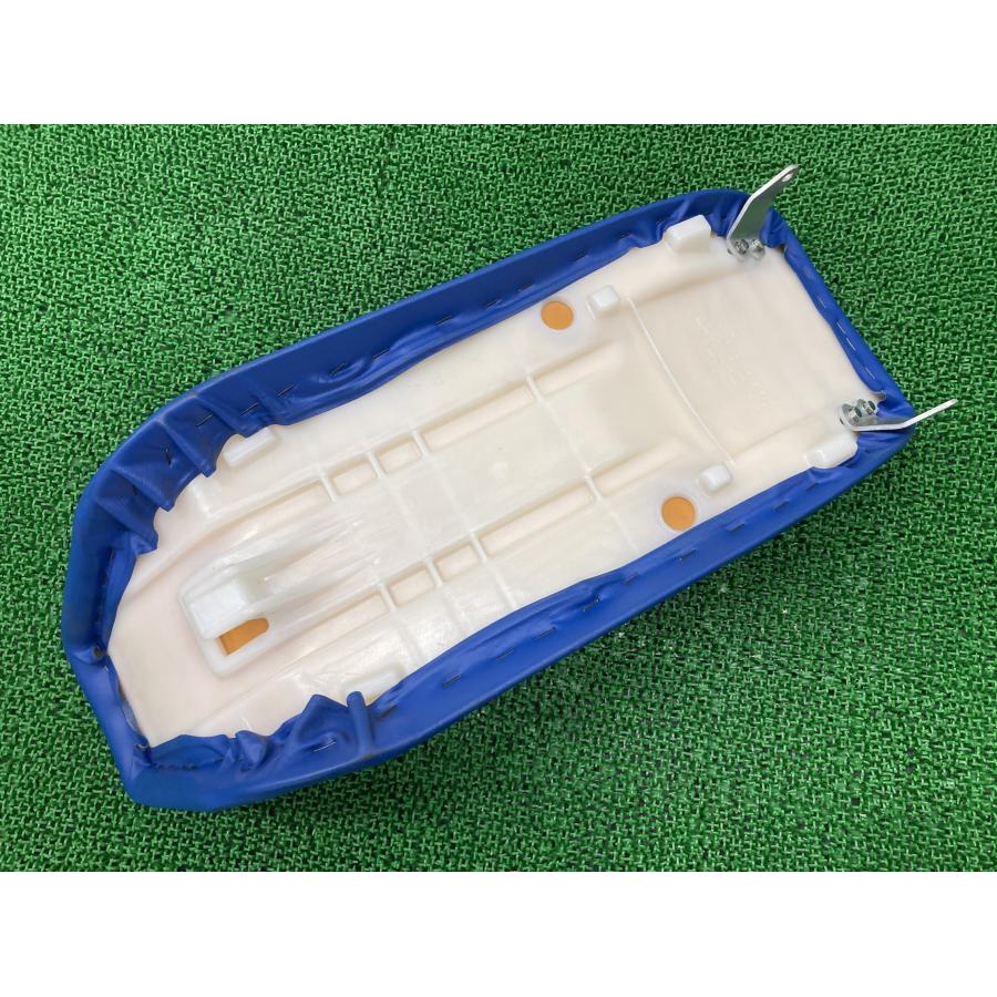 WR250 シート 青 4JW ヤマハ 純正 バイク 部品 96～97年 コンディション良好 品薄 希少品 車検 Genuine 【中古】 22 ヤマハ発動機 WR250 シート 青 4JW ヤマハ 純正 中古 バイク 部品 96