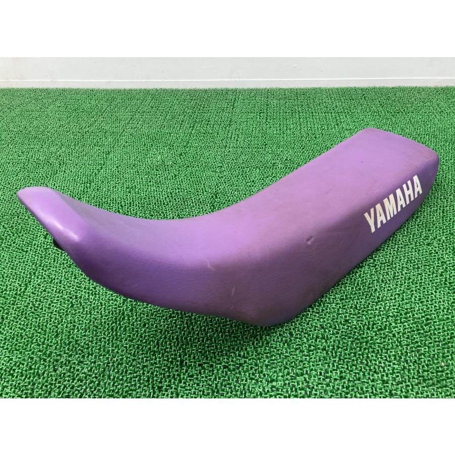 YZ250 シート 紫 4EW ヤマハ 純正 バイク 部品 1992年 修復素材やカスタム素材に 品薄 希少品 車検 Genuine 【中古】 21 ヤマハ発動機 YZ250 シート 紫 4EW ヤマハ 純正 中古 バイク 部品 1992