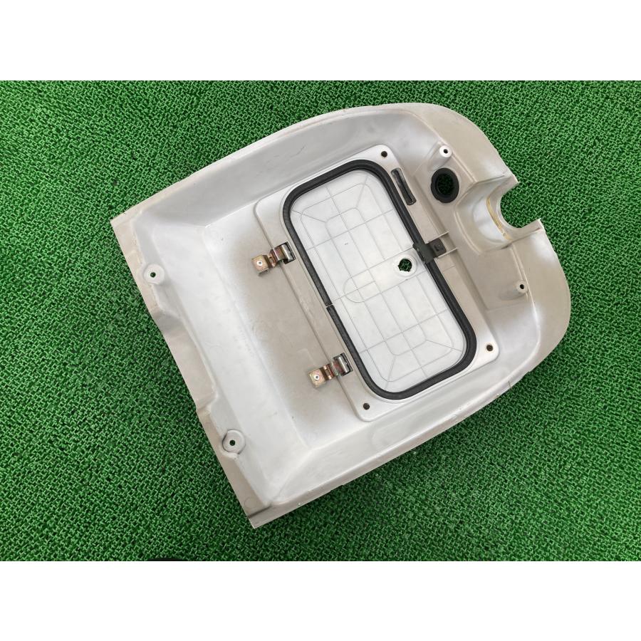 ジェンマ125 インナーボックス 92111-01400 スズキ 純正 バイク 部品 CF41A Gemma フロントカバー 割れ欠け無し 品薄 【中古】 84 スズキ（SUZUKI） ジェンマ125 インナーボックス 92111-01400 純正