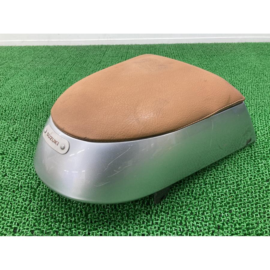 ボルティー タンデムシート 茶 25D0 スズキ 純正 バイク 部品 NJ47A シートカウル付き 破れ無し 品薄 希少品 車検 Genuine 【中古】 48 スズキ（SUZUKI） ボルティー タンデムシート 茶 25D0 純正 中古