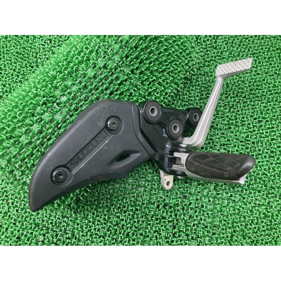 スズキ（SUZUKI） GSX1300Rハヤブサ ステップ 右 10L 純正 中古 バイク