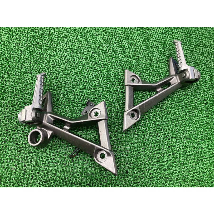 NINJA250 タンデムステップ 左右 35063-0841/35063-0842 カワサキ 純正 EX250L 35063-0841 35063-0842 ニンジャ250 品薄 【中古】 98 カワサキ（Kawasaki） NINJA250 タンデムステップ 左右 35063-0841