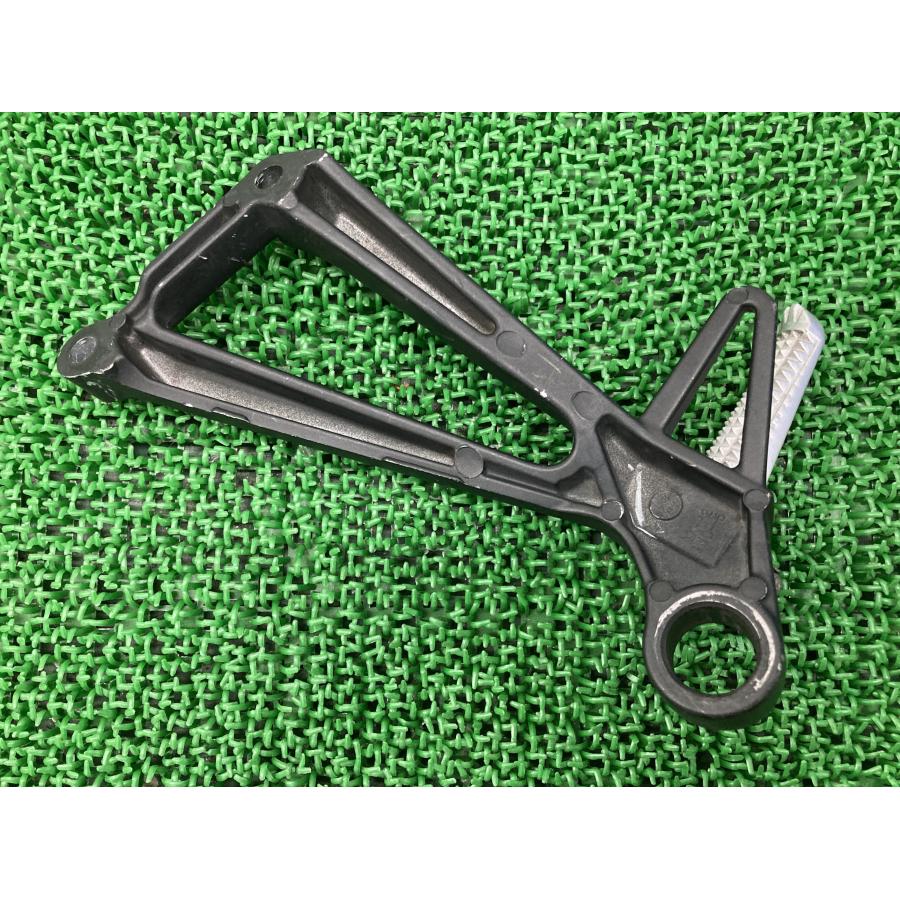ヤマハ発動機 YZF-R25 タンデムステップ 右 1WD ヤマハ 純正 中古