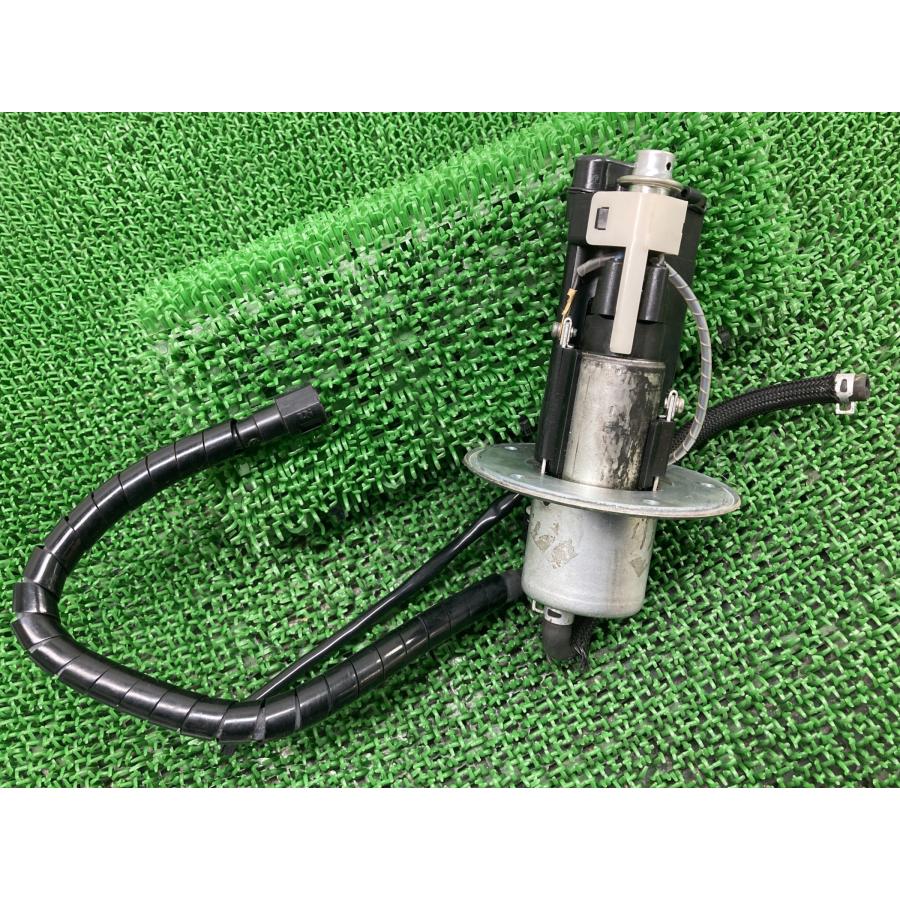 GSX1400 フューエルポンプ 15100-42F00 スズキ 純正 中古 バイク 部品 GW71A フューエルセンサー 燃料ポンプ 修復素材に 品薄 tA スズキ（SUZUKI） GSX1400 フューエルポンプ 15100-42F00 純正 中古