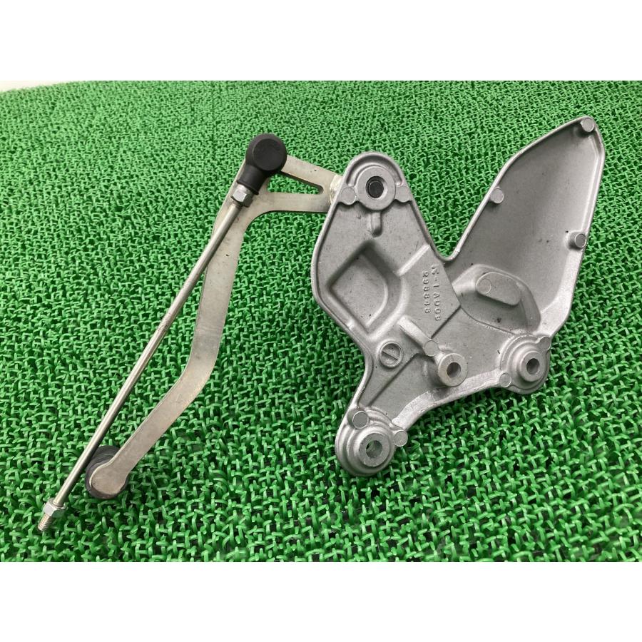 SV650X ステップホルダー 左 黒 298848 スズキ 純正 バイク 部品 VP55B シフトペダル 曲がり無し 品薄 希少品 【中古】 92 スズキ（SUZUKI） SV650X ステップ 左 298848 純正 中古 バイク 部品