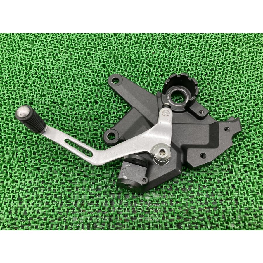 カワサキ（Kawasaki） Z650RS ステップホルダー 左 1348 純正 中古