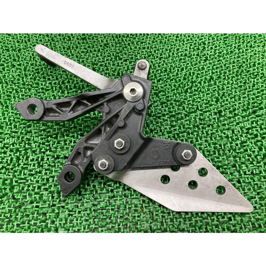 カワサキ（Kawasaki） Z1000 ステップホルダー 左 0299 純正 中古