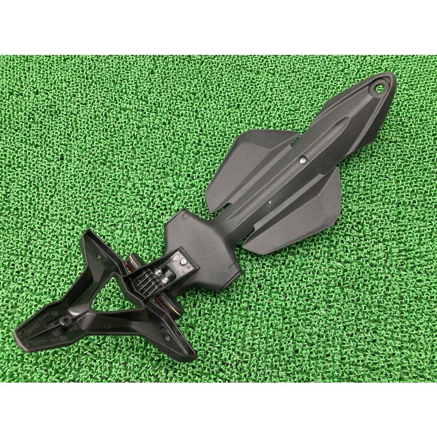 ストリートトリプル リアフェンダー 2308676 トライアンフ(TRIUMPH) 純正 トライアンフ TRIUMPH リフレクター 品薄 【中古】 63 ストリートトリプル リアフェンダー 2308676 トライアンフ(TRIUMPH