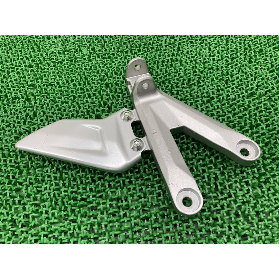 CBR1000RR-RSP ステップホルダー 左 MKR ホンダ 純正 NC25 RC31 ファイヤーブレード ブレーキペダル メインステップ 【中古】 83 ホンダ（HONDA） CBR1000RR-RSP ステップホルダー 左 MKR 純正 中古