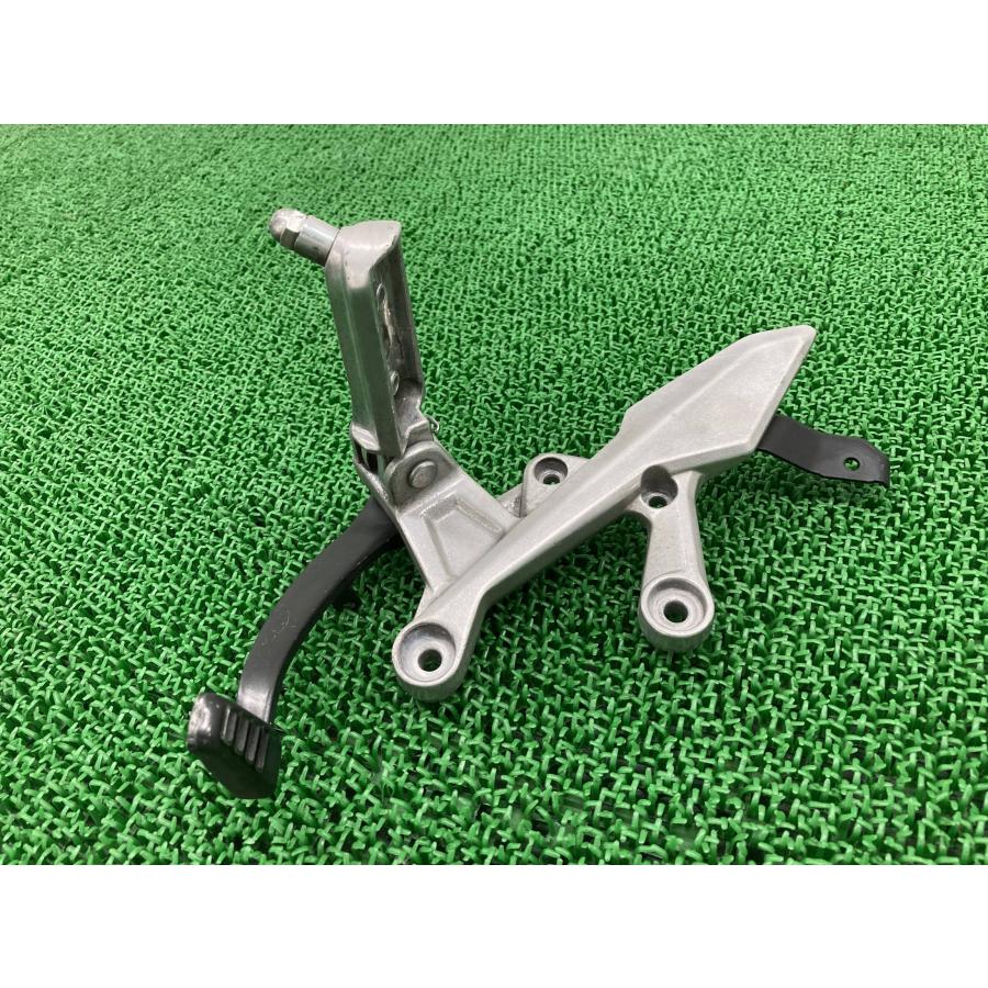 CBR400R ステップ 右 MKP ホンダ 純正 バイク 部品 NC47 NC56 ブレーキペダル ペグ ペイント素材に 車検 Genuine 【中古】 20 ホンダ（HONDA） CBR400R ステップ 右 MKP 純正 中古 バイク 部品 NC47