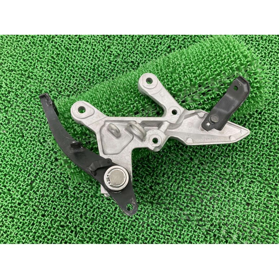 ホンダ（HONDA） CBR400R ステップ 右 MKP 純正 中古 バイク 部品 NC47