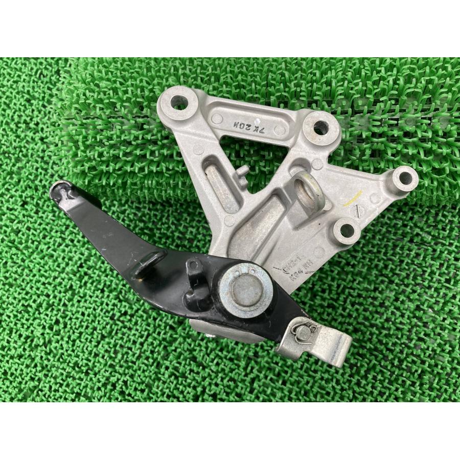 ホンダ（HONDA） CBR250RR ステップ 右 K64 純正 中古 バイク 部品