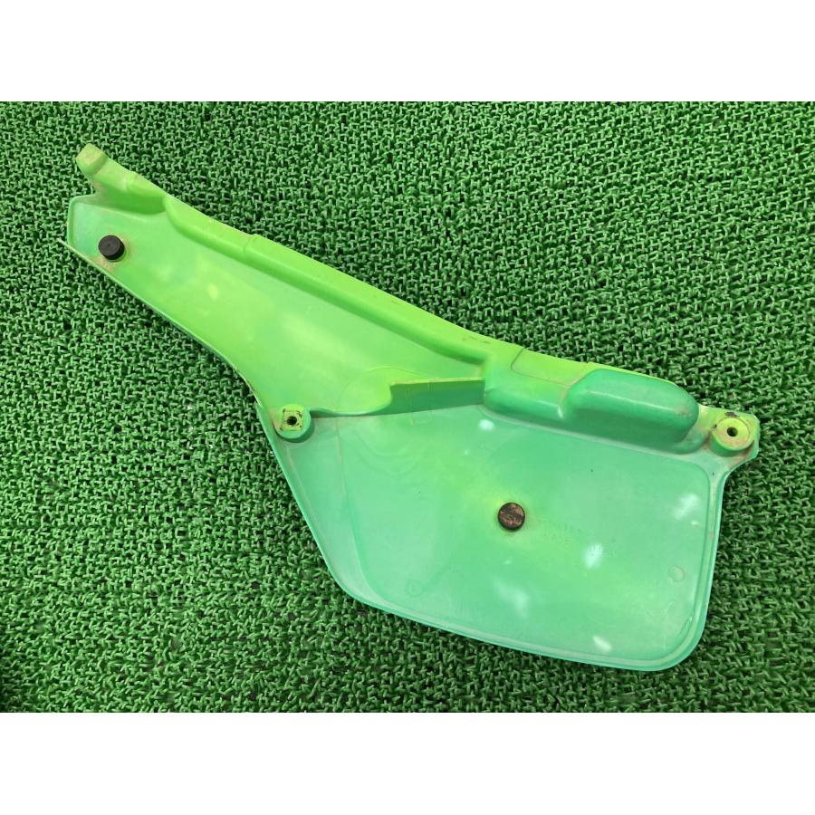 カワサキ（Kawasaki） KDX80 サイドカバー 右 緑 36001-1180 純正 中古