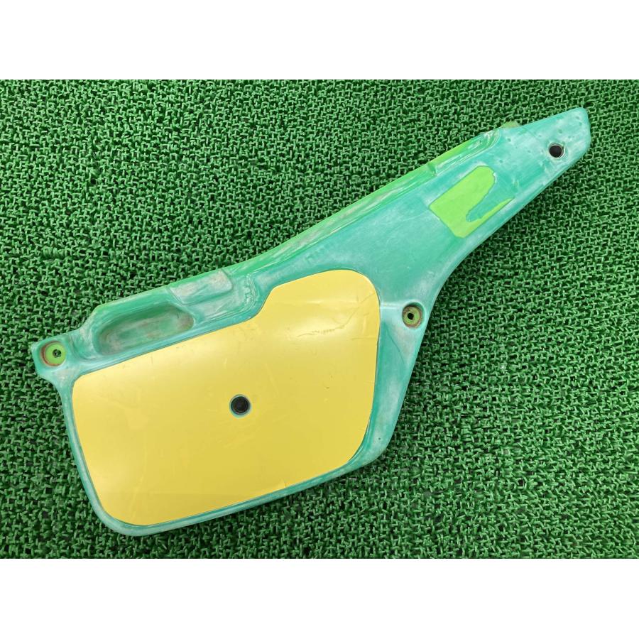 カワサキ（Kawasaki） KDX80 サイドカバー 右 緑 36001-1180 純正 中古