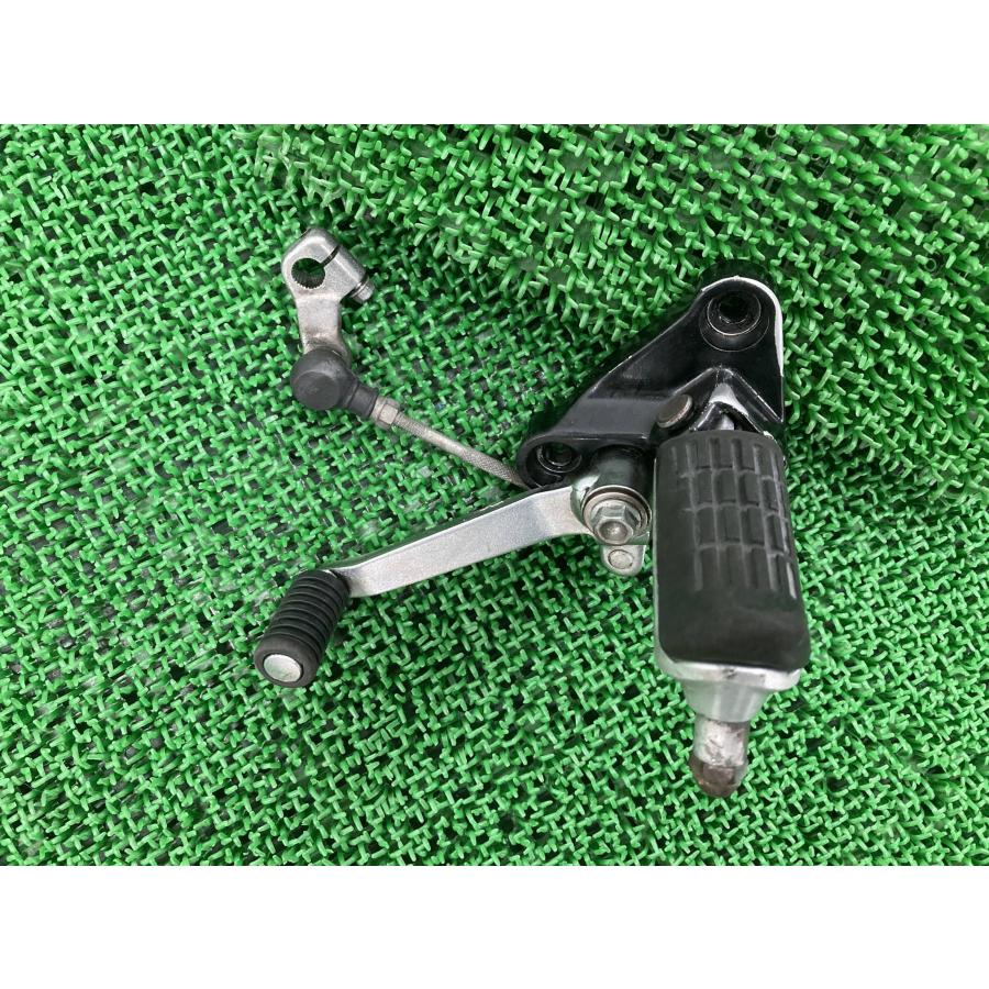 CB750 ステップ 左 MW3 ホンダ 純正 バイク 部品 RC42 シフトペダル ペグ ロッド 曲がり無し 車検 Genuine 【中古】 22 ホンダ（HONDA） CB750 ステップ 左 MW3 純正 中古 バイク 部品 RC42