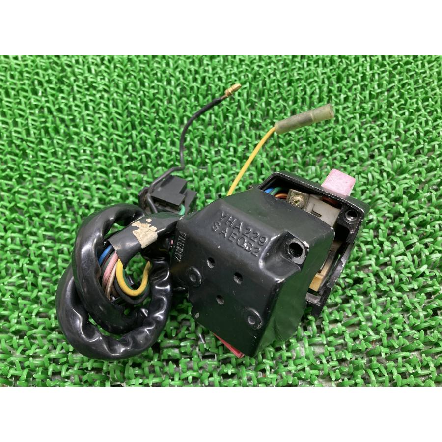 RD350LC ハンドルスイッチ 左 YHA220 ヤマハ 純正 中古 バイク 部品 当時物 スイッチボックス 割れ欠け無し 品薄 希少品 Ac ヤマハ発動機 R1-Z ハンドルスイッチ 左 YHA229 ヤマハ 純正 中古