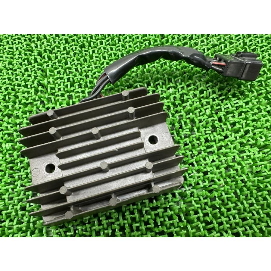 GSX1300Rハヤブサ レギュレター スズキ 純正 バイク 部品 GW71A RS41 51A 33E2 レギュレーター レクチファイア 【中古】 82 スズキ（SUZUKI） GSX1300Rハヤブサ レギュレター 純正 中古 バイク