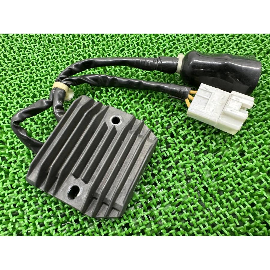 ホンダ（HONDA） CBR1000RR レギュレター 純正 中古 バイク 部品 SC57
