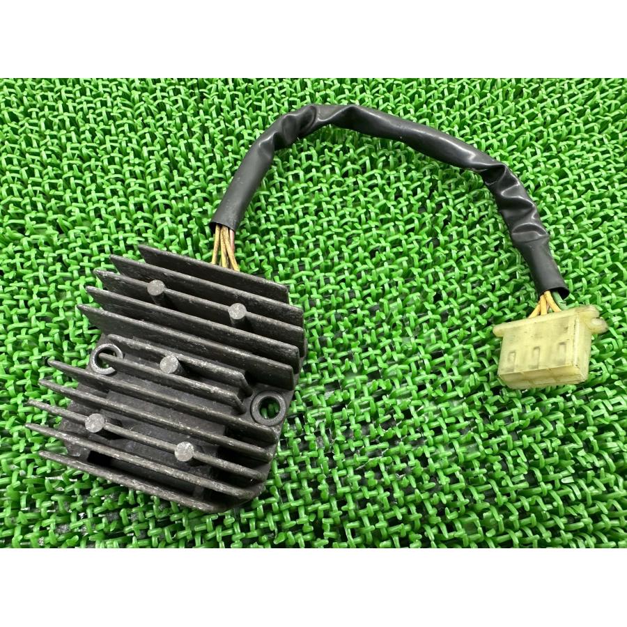 ホンダ（HONDA） CB400SS レギュレター 純正 中古 バイク 部品 NC41