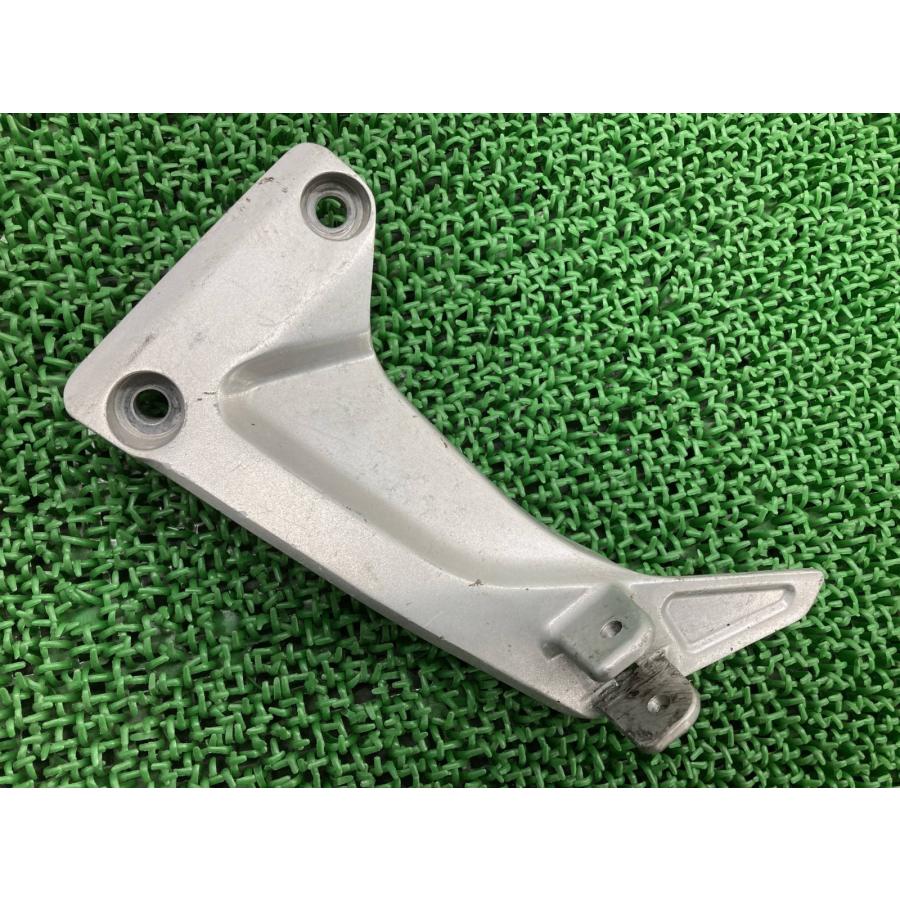 CB1300SF タンデムステップホルダー 左 MEJ ホンダ 純正 中古 バイク 部品 SC54 CB1300SB 曲がり無し 品薄 希少品 車検 Genuine Ai ホンダ（HONDA） CB1300SF タンデムステップホルダー 左 MEJ 純正 中古