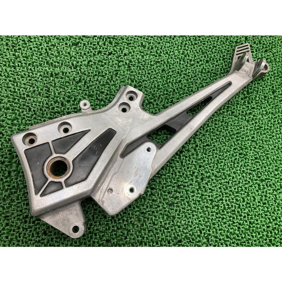 ぶひぶひん カワサキ（Kawasaki） GPZ900R ステッププレート 左 純正 中古 バイク