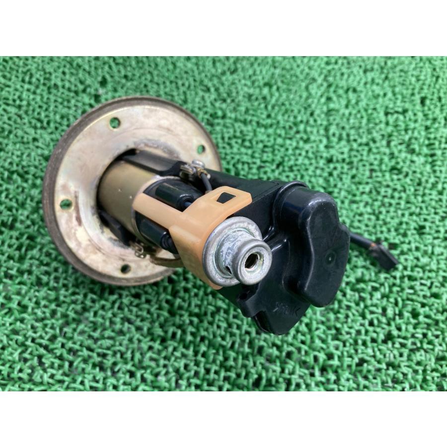 GSX1400 フューエルポンプ 15100-42F00 スズキ 純正 中古 GW71A フューエルセンサー 燃料ポンプ 機能的問題なし 品薄 nX スズキ（SUZUKI） GSX1400 フューエルポンプ 15100-42F00 純正 中古