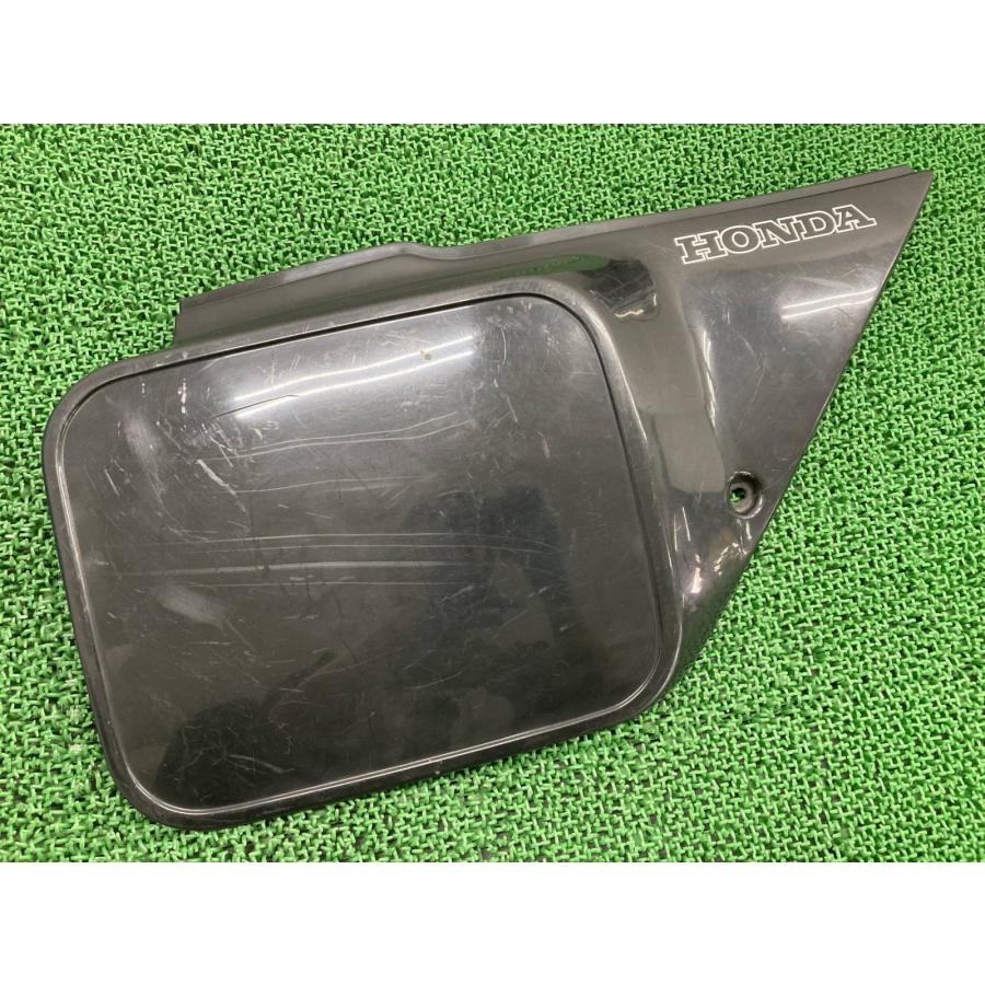 FTR223 サイドカバー 右 黒 83500 ホンダ 純正 中古 バイク 部品 MC34 割れ欠け無し 品薄 希少品 車検 Genuine 53 ホンダ（HONDA） FTR223 サイドカバー 右 黒 83500 純正 中古 バイク