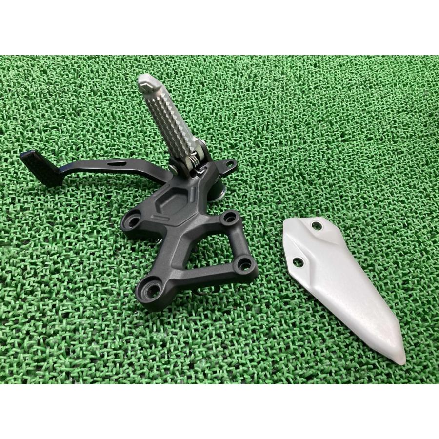 バイク ZX-25R ステップ 右 SKT カワサキ 純正 バイク 部品 ZX250E