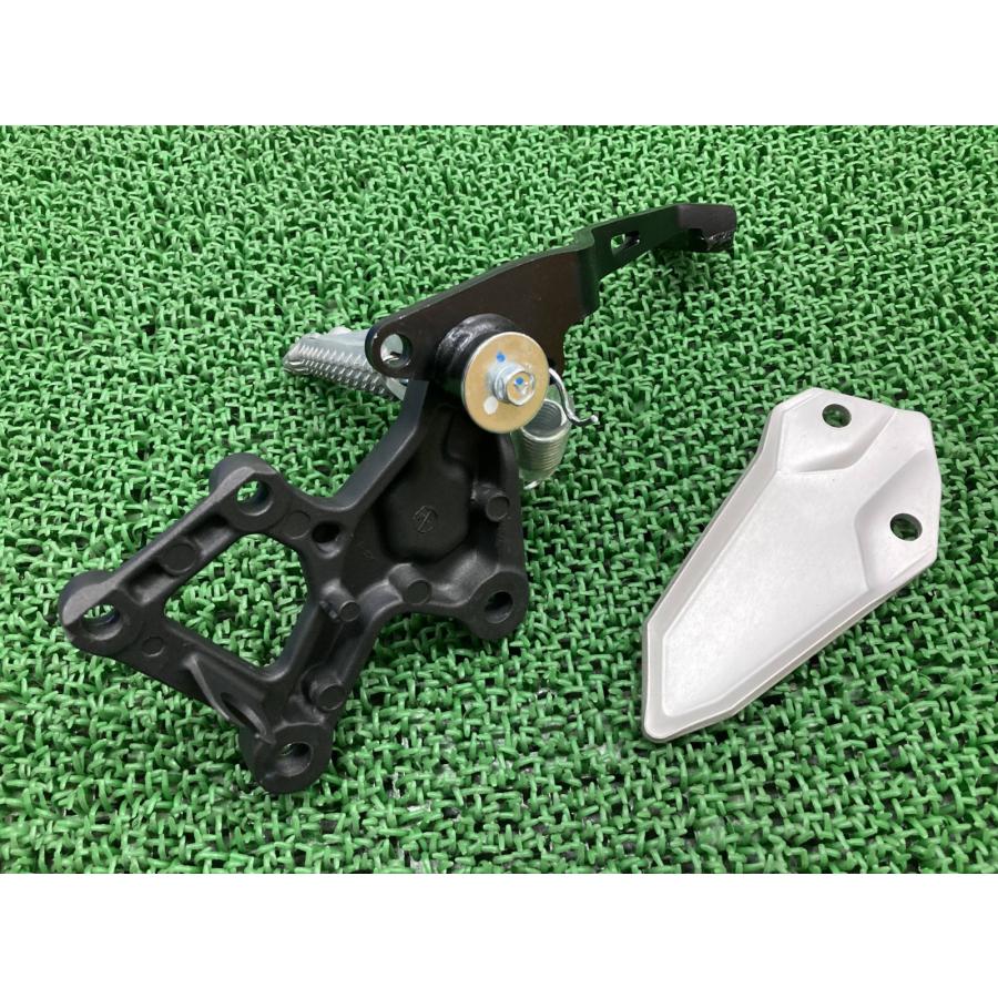 カワサキ（Kawasaki） ZX-25R ステップ 右 SKT 純正 中古 バイク 部品