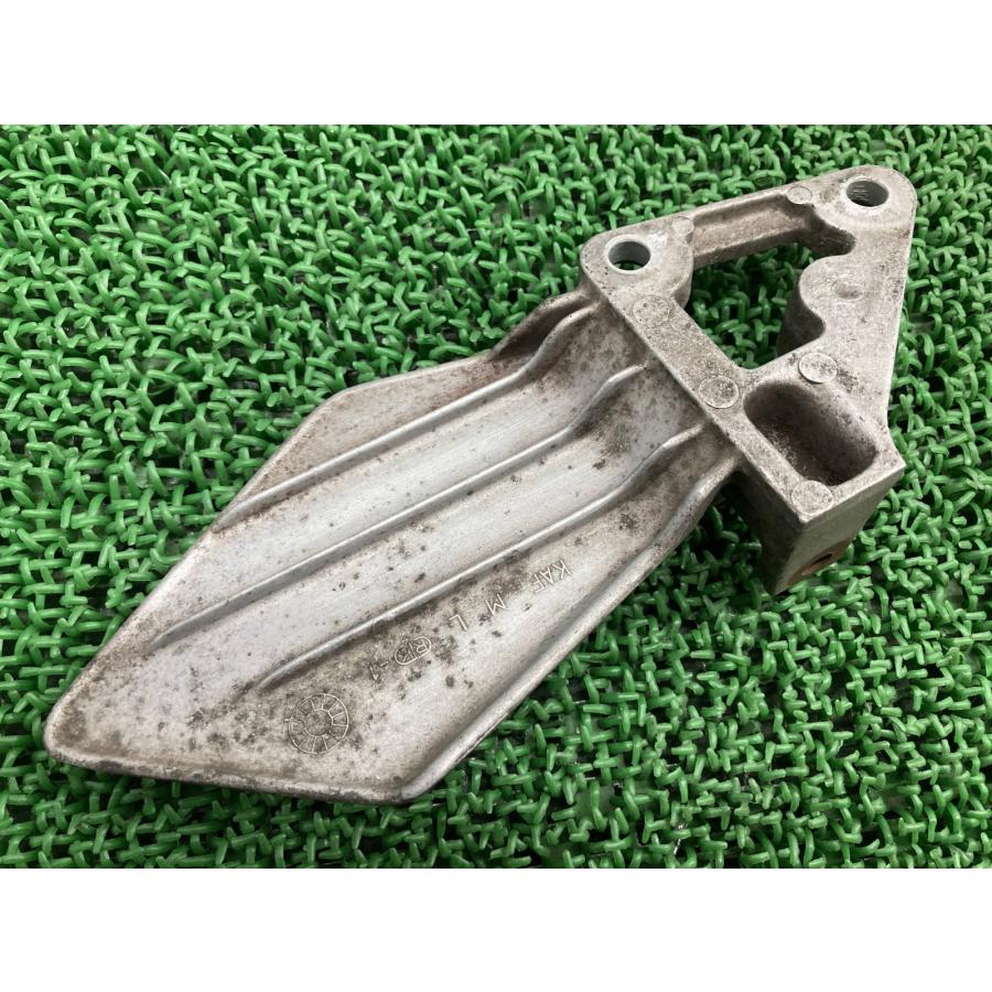 ジェイド ステップホルダー 左 KAF ホンダ 純正 中古 バイク 部品 MC23 JADE メインステップ 曲がり無し 品薄 車検 Genuine Bb ホンダ（HONDA） ジェイド ステップホルダー 左 KAF 純正 中古 バイク