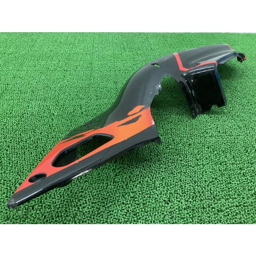 VFR400R(NC30) 純正カウル　右側 ホンダ（HONDA） VFR400R シートカウル 右 黒 MR8 純正 中古 バイク
