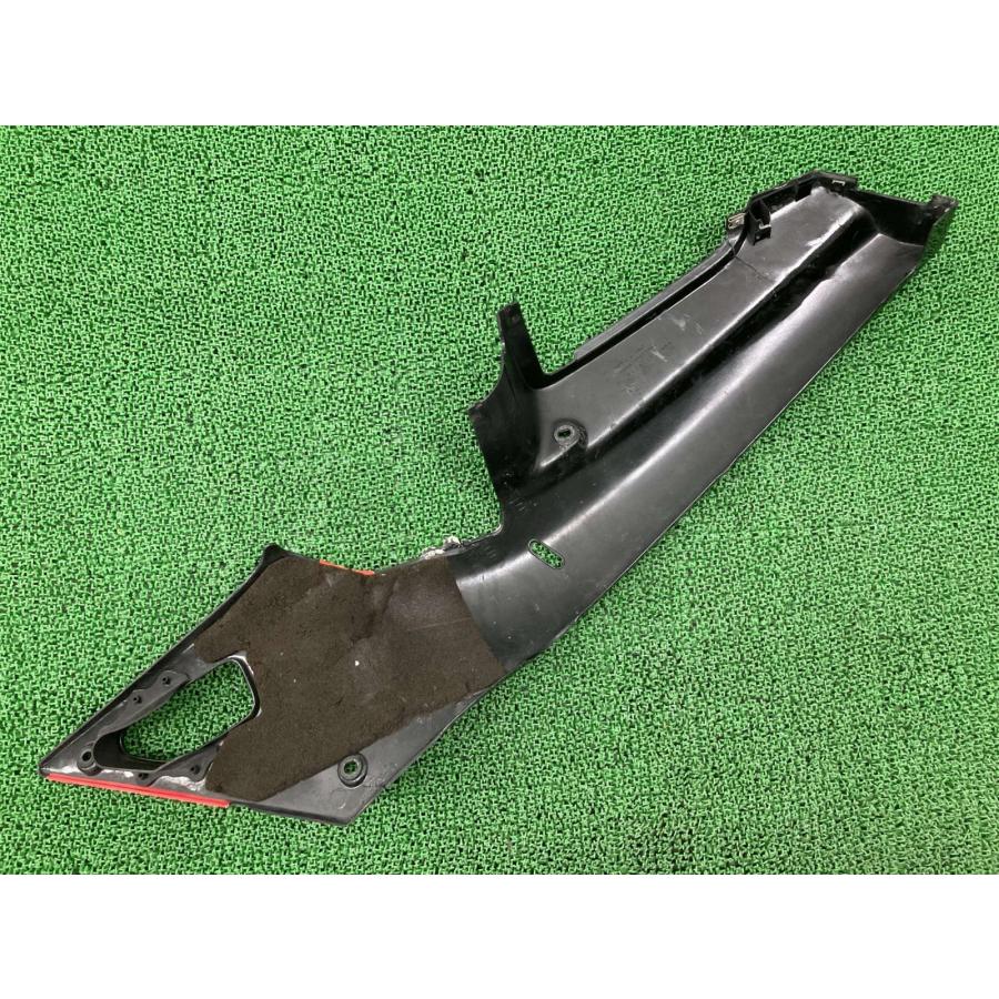 ホンダ（HONDA） VFR400R シートカウル 右 黒 MR8 純正 中古 バイク