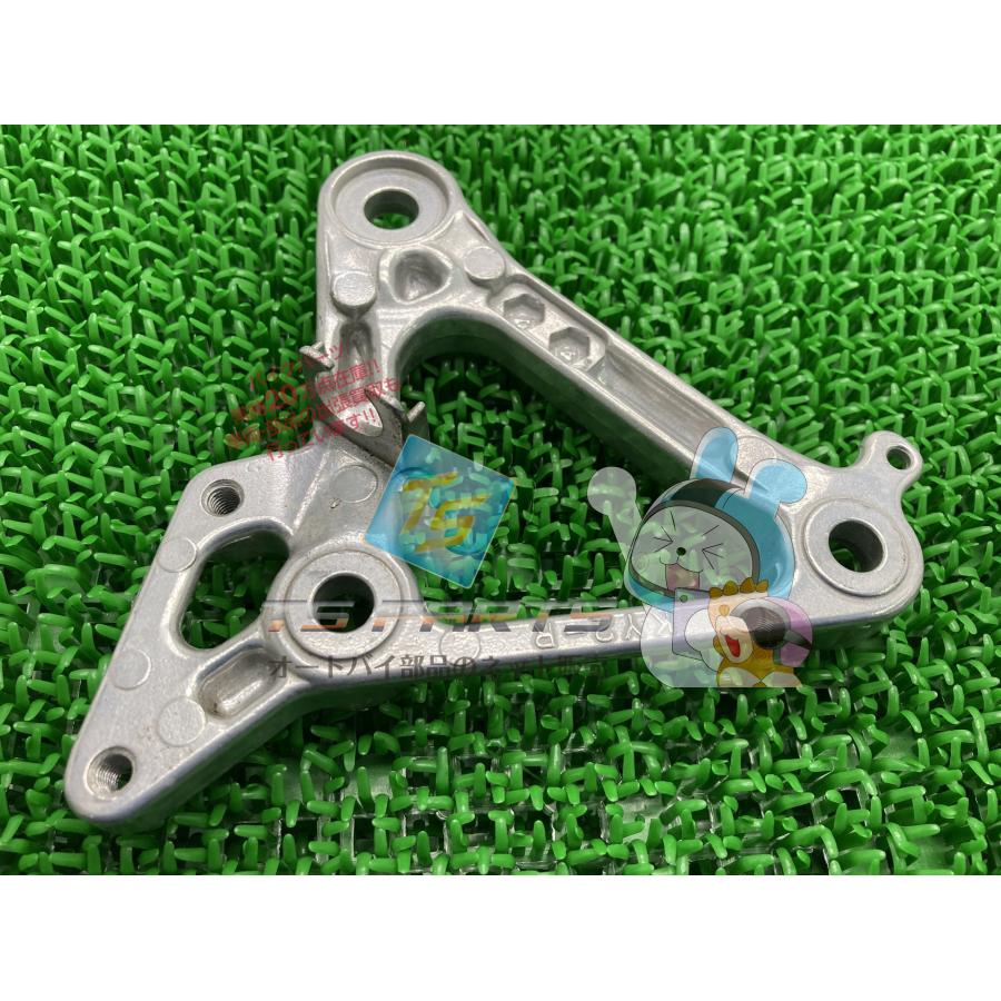 CBR400RR ステップホルダー 右 在庫有 即納 ホンダ 純正 新品 バイク 部品 廃盤 在庫有り 即納可 車検 Genuine 87 ホンダ（HONDA） CBR400RR ステップホルダー 右 在庫有 即納 純正 新品