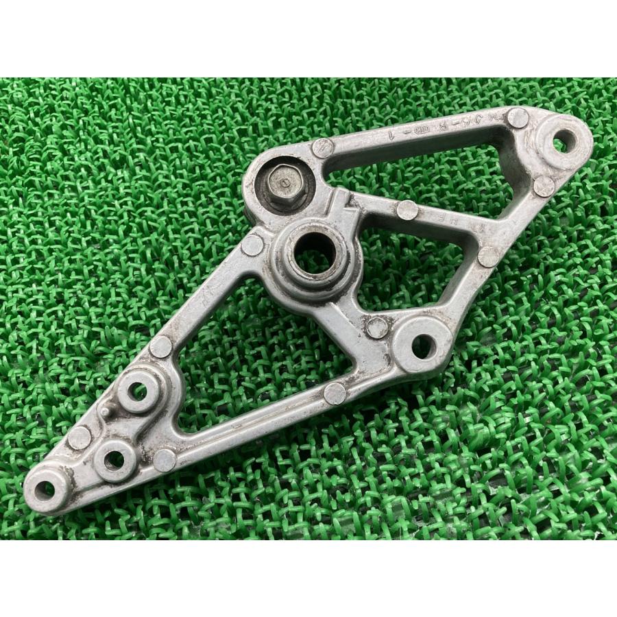 CBR400F ステップホルダー 右 MJ6 ホンダ 純正 中古 バイク 部品 NC17