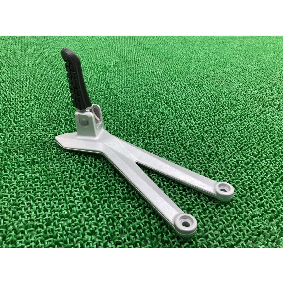 690SMC タンデムステップ 左 765.03.048.000 KTM 純正 中古 バイク 部品 ペグ 綺麗 良品 曲がり無し 車検 Genuine zS KTM 690SMC タンデムステップ 左 765.03.048.000 KTM 純正 中古 バイク