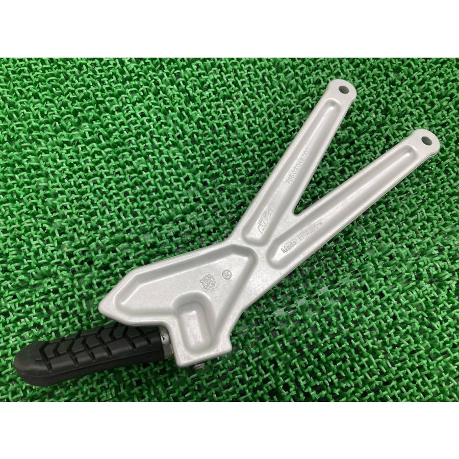 690SMC タンデムステップ 左 765.03.048.000 KTM 純正 中古 バイク 部品 ペグ 綺麗 良品 曲がり無し 車検 Genuine zS KTM 690SMC タンデムステップ 左 765.03.048.000 KTM 純正 中古 バイク