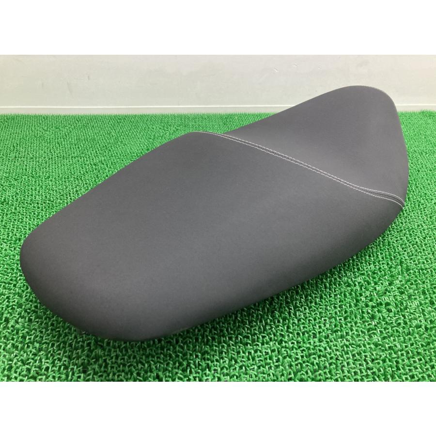 トリシティ125 シート 2CM ヤマハ 純正 中古 バイク 部品 SE82J ノーマルシート 白ステッチ コンディション良好 破れ無し 車検 Genuine gZ_1