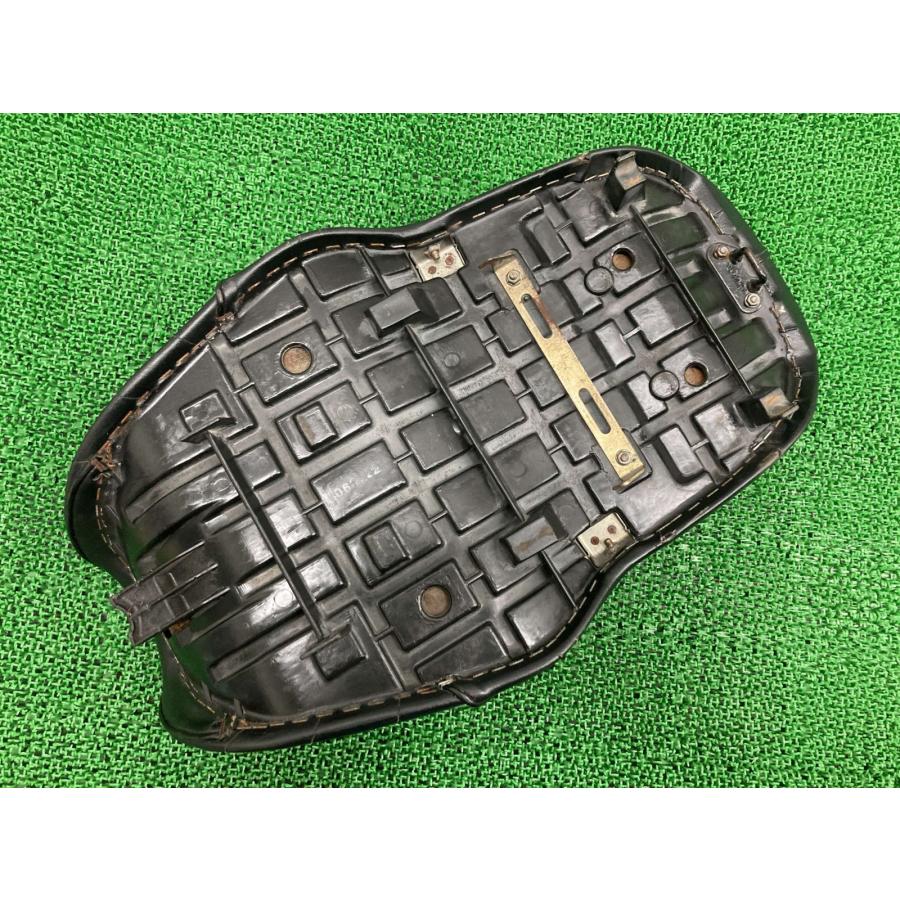 大川製バリオス シート 黒 社外 中古 バイク 部品 ZR250A BALIUS オオカワ タックロール シートバンド カスタム素材に jC 大川製バリオス シート 黒 社外 中古 バイク 部品 ZR250A BALIUS