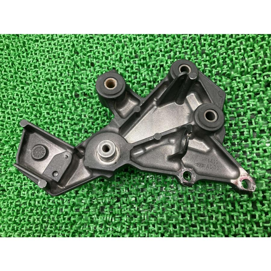 H2SX SE ステップホルダー 右 1419 カワサキ 純正 中古 バイク 部品 ZXT02A NINJA ニンジャ 曲がり無し 品薄 車検 Genuine yY カワサキ（Kawasaki） H2SX SE ステップホルダー 右 1419 純正 中古