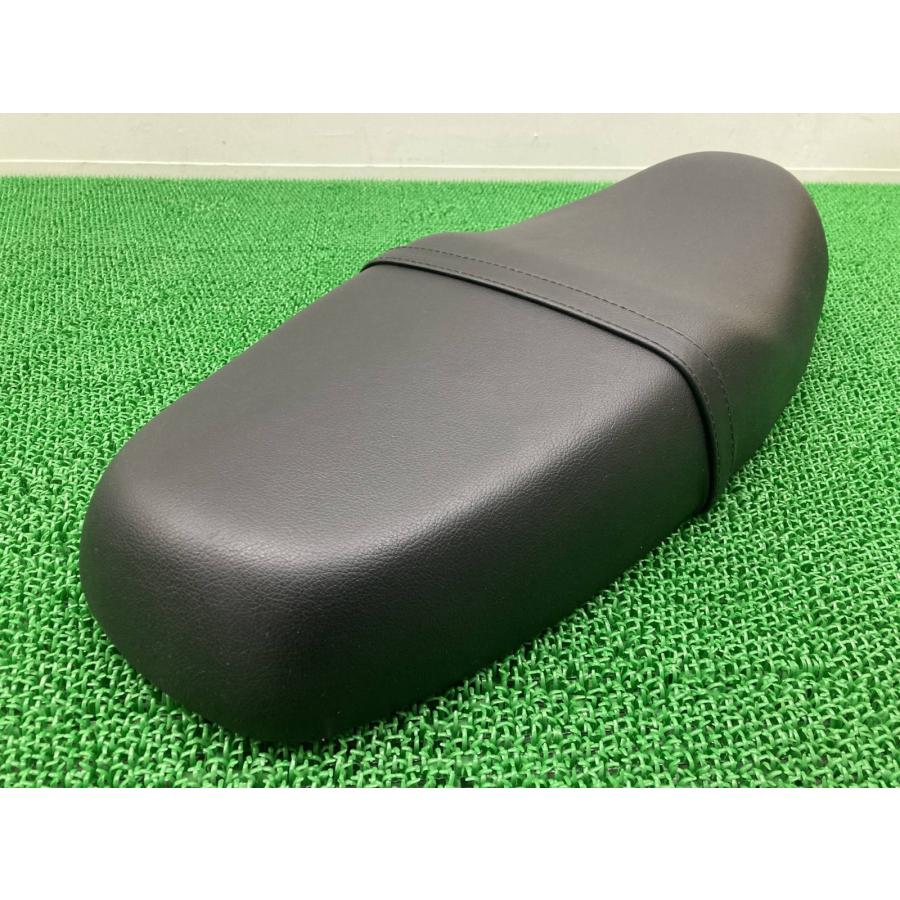 テンプター400 シート 07F スズキ 純正 中古 バイク 部品 NK43A TEMPTER シートバンド 破れ無し 品薄 車検 Genuine fQ スズキ（SUZUKI） テンプター400 シート 07F 純正 中古 バイク 部品