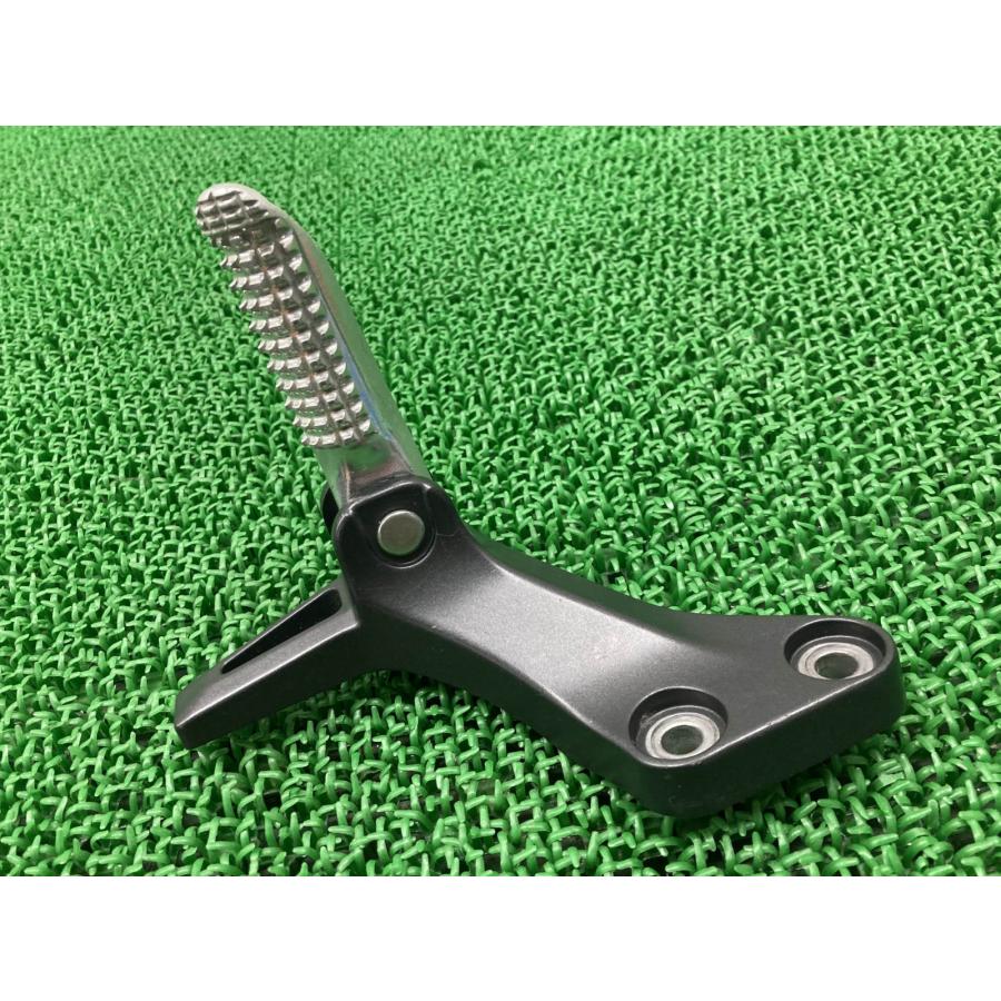 MT-09 タンデムステップ 右 B7N ヤマハ 純正 中古 バイク 部品 RN69J 綺麗 良品 曲がり無し 品薄 車検 Genuine oV YAMAHA（ヤマハ） MT-09 タンデムステップ 左 B7N 純正 中古 バイク