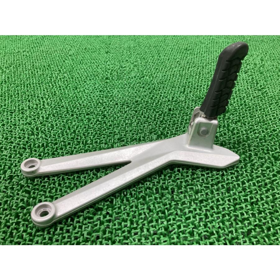 690SMC タンデムステップ 右 765.03.049.000 KTM 純正 中古 バイク 部品 ペグ 綺麗 良品 曲がり無し 車検 Genuine Qy KTM 690SMC タンデムステップ 右 765.03.049.000 KTM 純正 中古 バイク