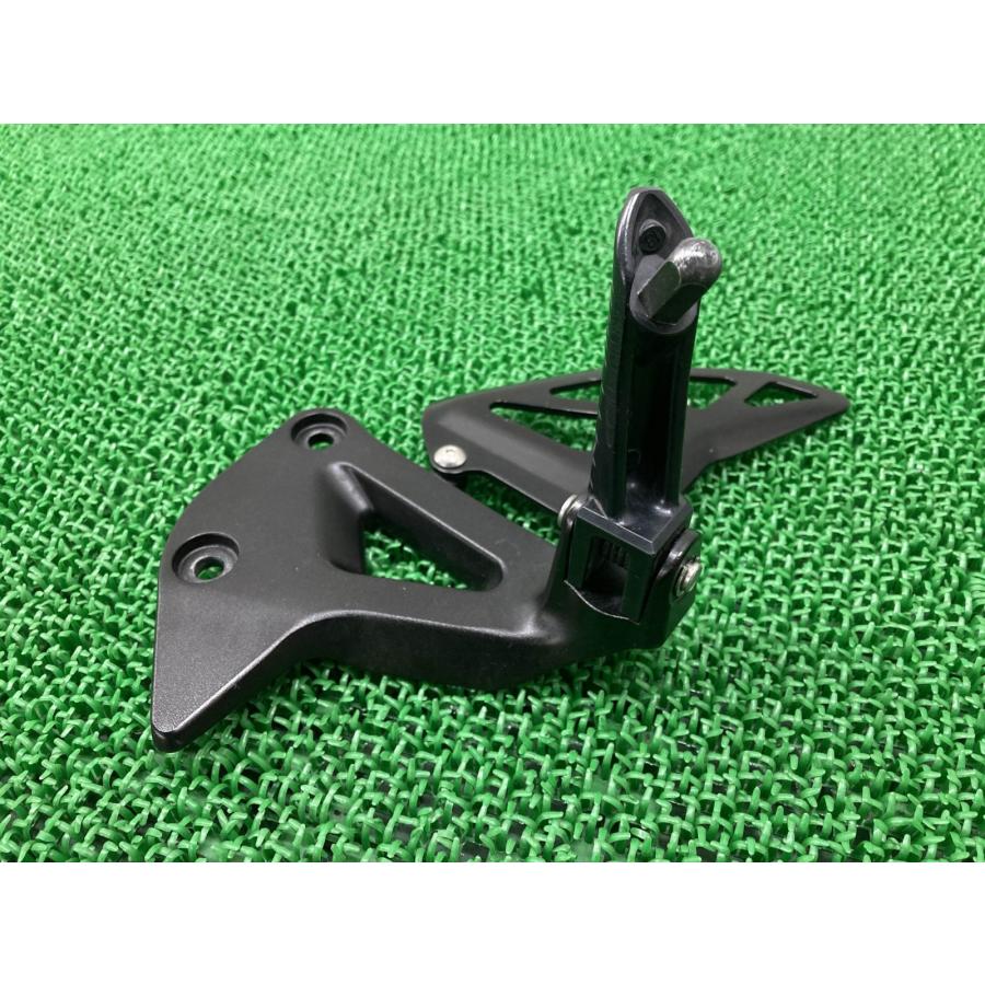 GSX-R1000R ステップ 左 298844 スズキ 純正 中古 バイク 部品 DM11G ヒールガード ペグ メインステップ コンディション良好 Ih スズキ（SUZUKI） GSX-R1000R ステップ 左 298844 純正 中古 バイク