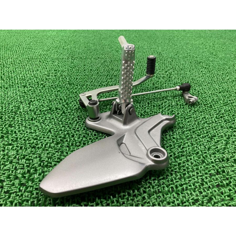 SV650 ステップ 左 298848 スズキ 純正 中古 バイク 部品 VP55B シフトペダル ロッド ペグ 綺麗 車検 Genuine rS スズキ（SUZUKI） SV650 ステップ 左 298848 純正 中古 バイク 部品